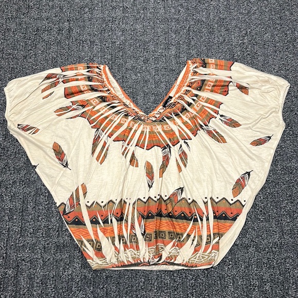 NWOT Rue21 Feather Print T-Shirt Size Medium Tan coloured - Picture 1 of 4